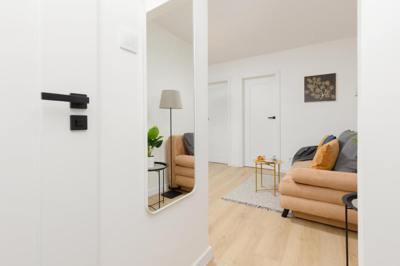 Apartment Spacious Suwalska Targowek By Renters Warschau